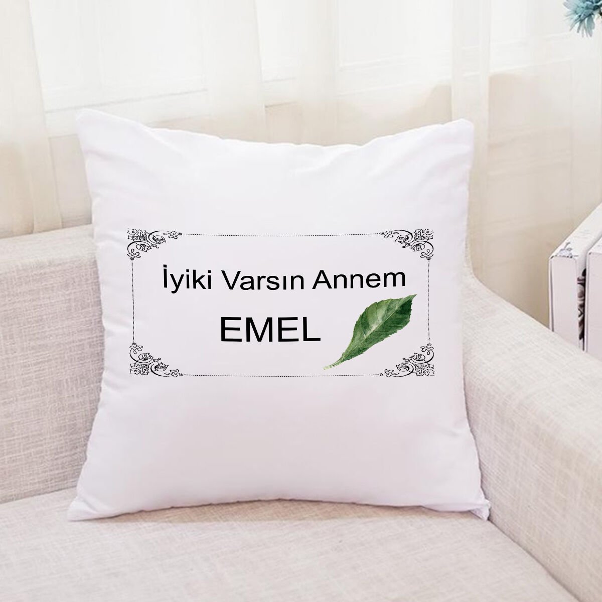 İyiki Varsın Annem İsime Özel Yastık